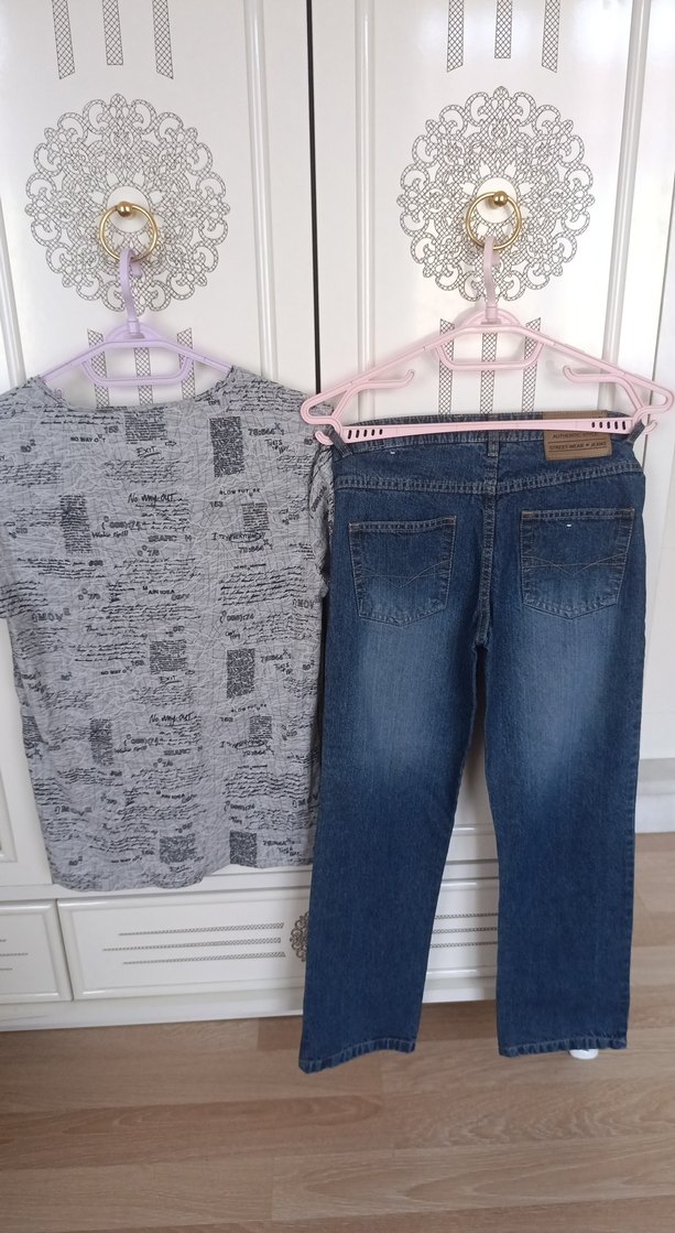 Gri Baskılı Tişört ve Kot Pantolon Takımı - Görsel 5