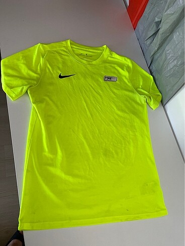 Çok temiz bir kere giyildi spor tişört