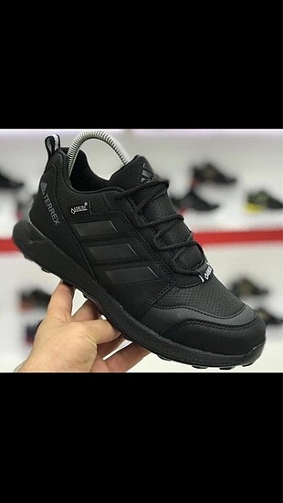 Adidas spor ayakkabı