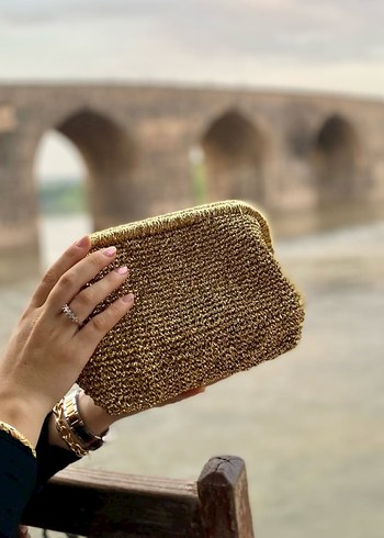 Altın Renkli Örgü Hasır Portföy Çanta