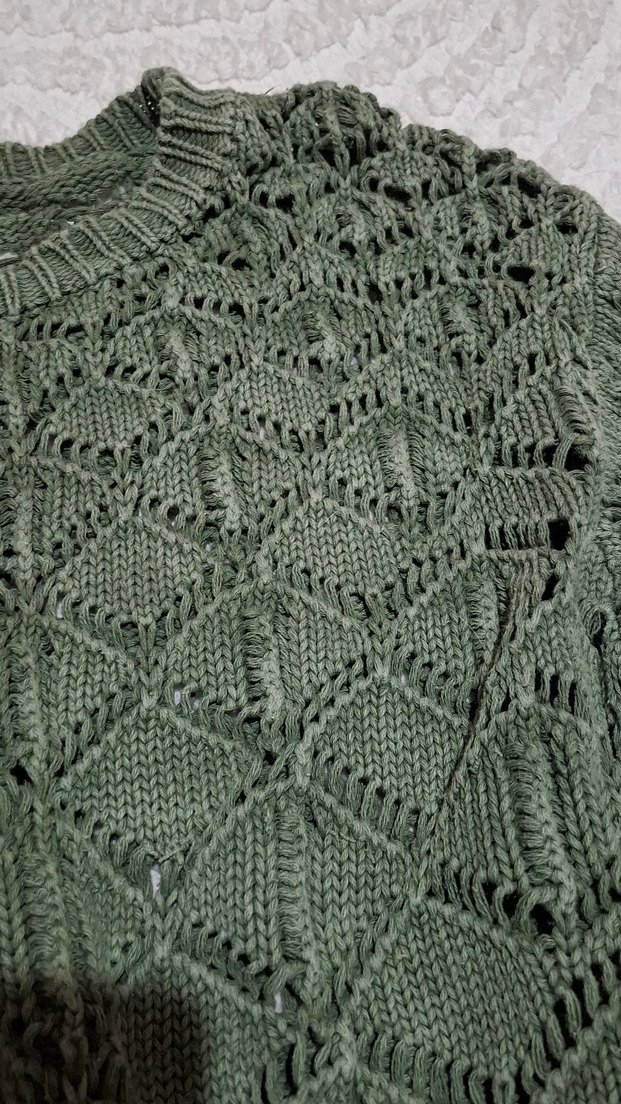 Yeşil delikli örgü kazak - Görsel 3