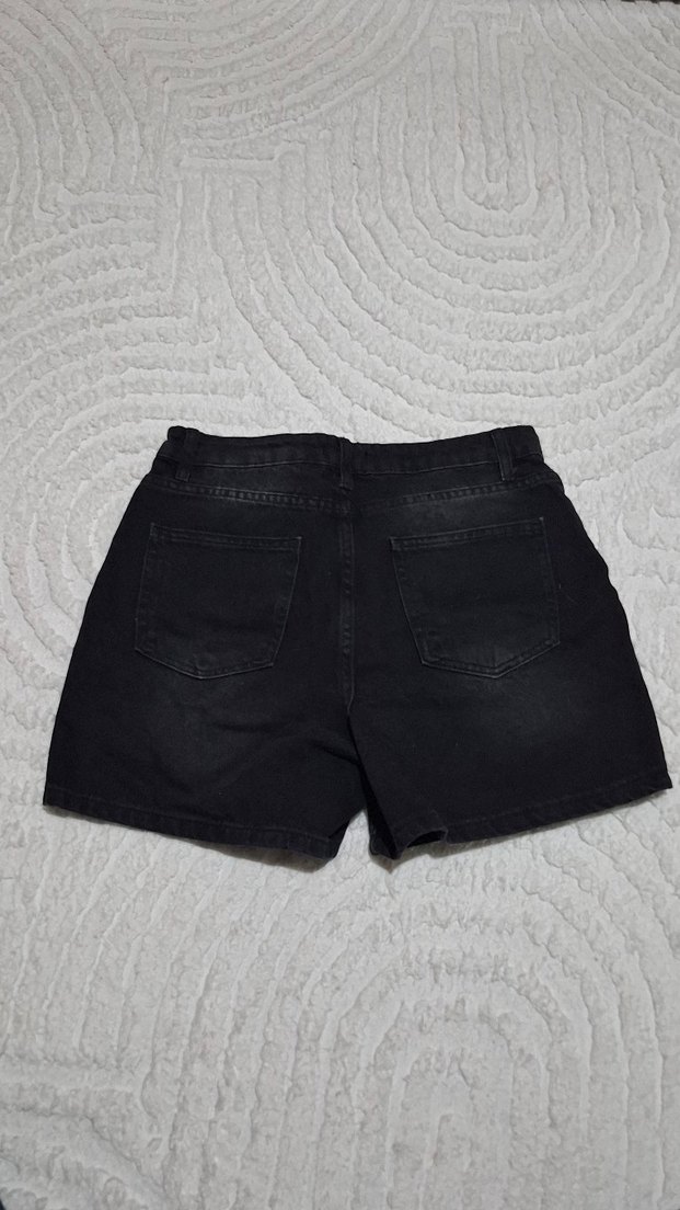 Siyah Rahat Kesim Kadın Kot Şort - Görsel 2