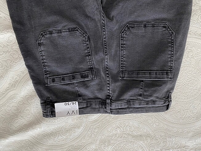 26 Beden Yeni etiketli pantolon