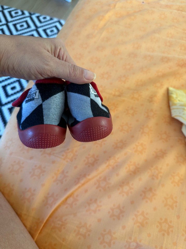 Erkek Çocuk Renkli Baskılı Sıcak Ev Terliği - Görsel 3