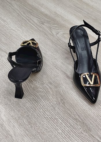 Diğer Siyah Parlak Tokalı Stiletto Kadın Ayakkabı