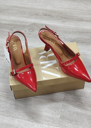 Zara Kırmızı Parlak Stiletto Topuklu Kadın Ayakkabı