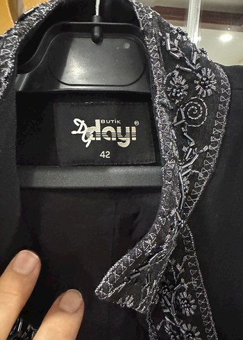 Siyah İşlemeli Uzun Kadın Klasik Ceket - Görsel 3