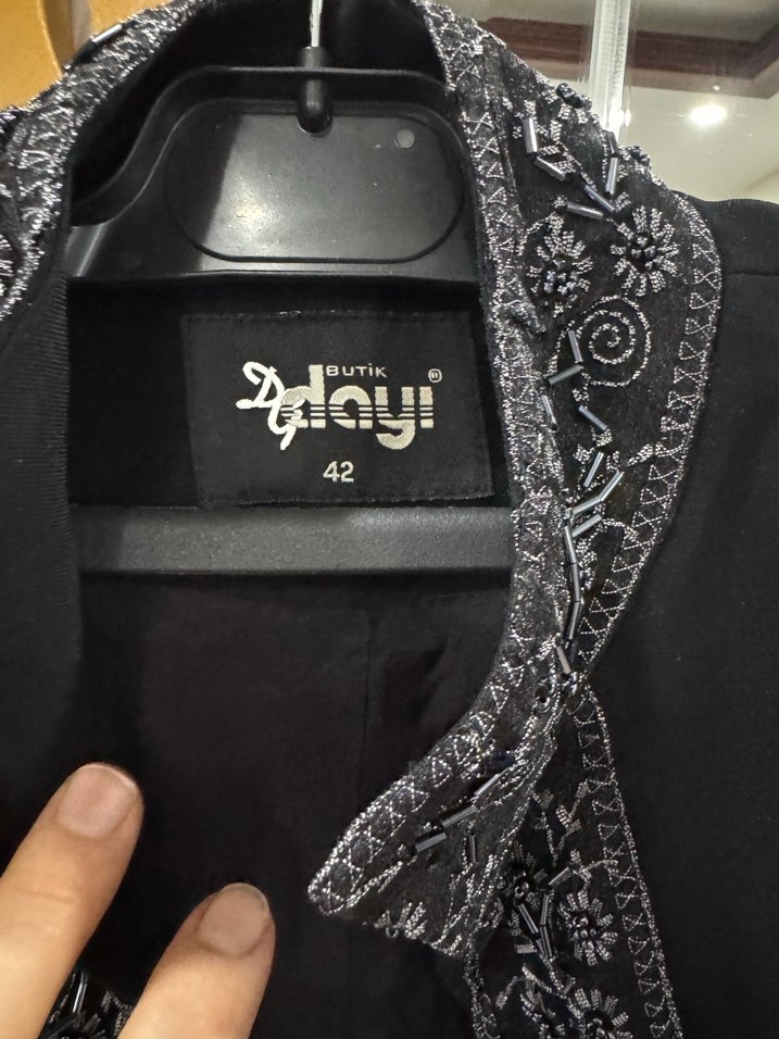 Siyah İşlemeli Uzun Kadın Klasik Ceket - Görsel 3