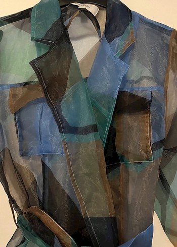 Şeffaf Mavi Batik Desenli Uzun Trençkot - Görsel 3