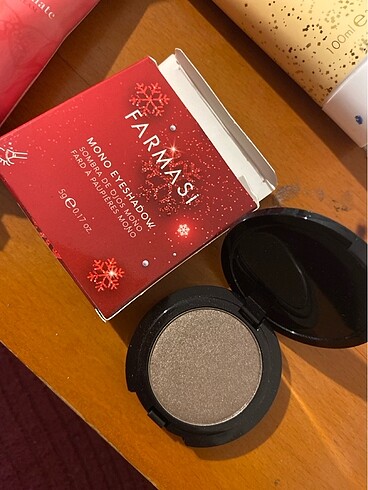 Farmasi mono eyeshadow far
