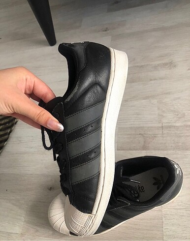 39 Beden siyah Renk Adidas superstar ayakkabı