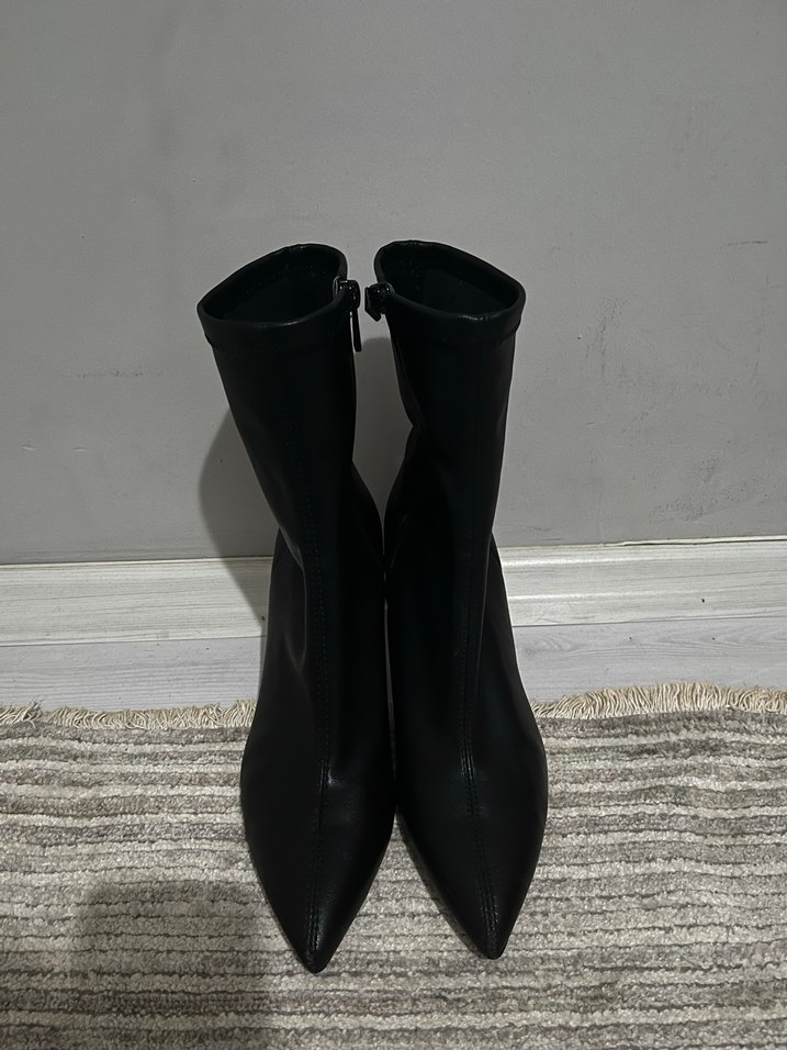 Stradivarius Streç Deri Stiletto Topuklu Bot - Görsel 4