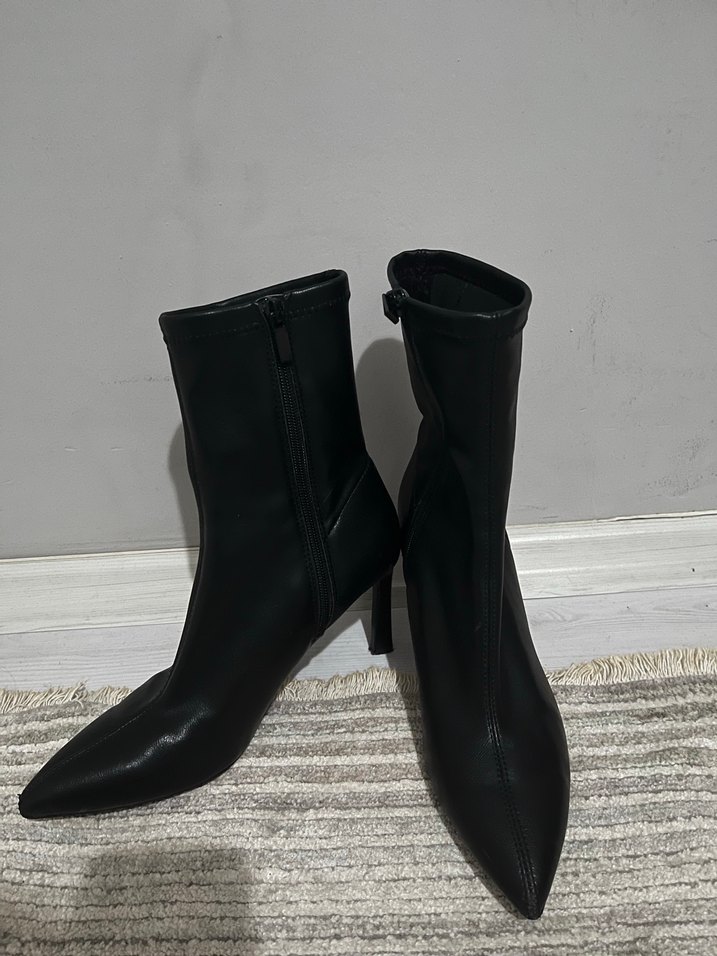 Stradivarius Streç Deri Stiletto Topuklu Bot - Görsel 5