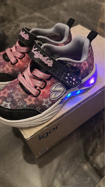Skechers