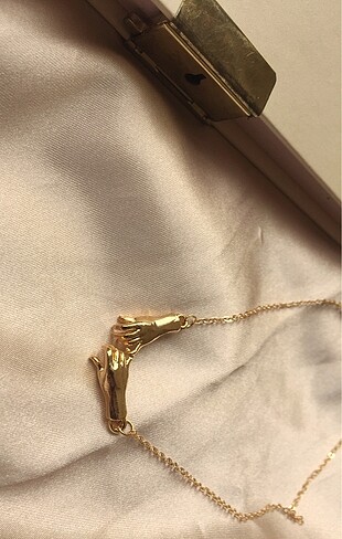HAND IN HAND GOLD KOLYE