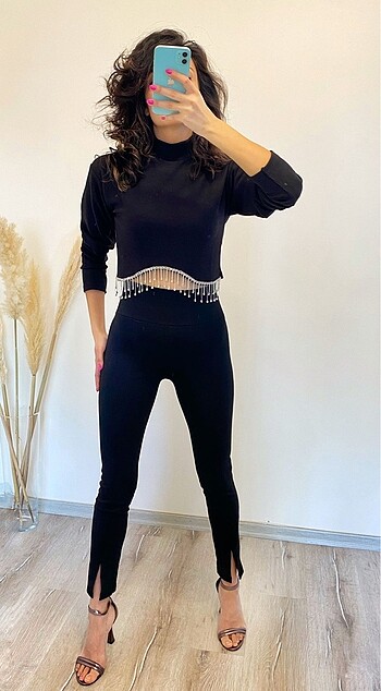 TAŞLI CROP BLUZ