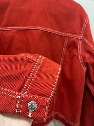 38 Beden kırmızı Renk PULL AND BEAR jean ceket
