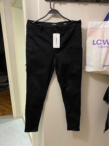 Siyah pantolon jean