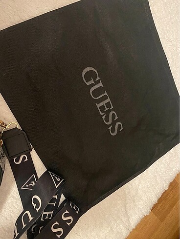 Beden Guess postacı çanta