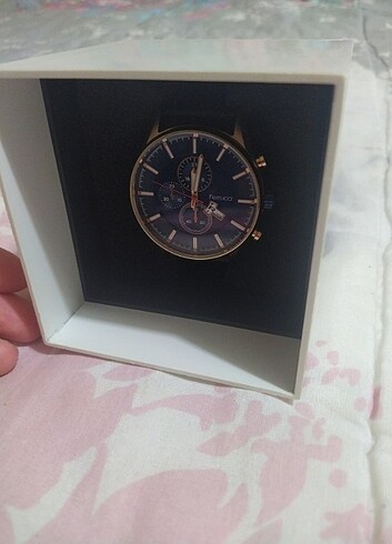 Çok hoş ve güzel bir markanın saati