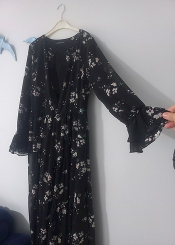 Çiçek Desenli şifon ve astarlı Siyah Uzun elbise. - Görsel 2