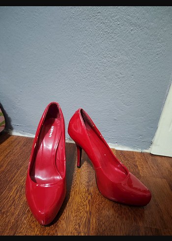 39 Beden Parlak Kırmızı Minimalist Stiletto