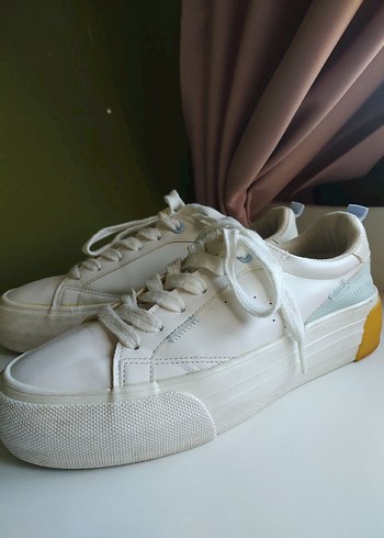 Bershka beyaz sneaker 38 numara - Görsel 2