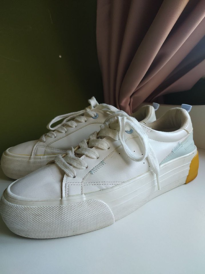 Bershka beyaz sneaker 38 numara - Görsel 2