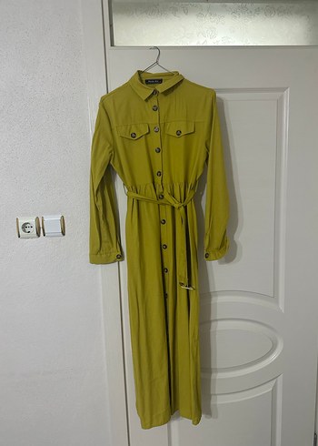 Uzun Kollu Sarı Kemerli Uzun Elbise - Görsel 3