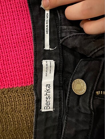 38 Beden Bershka siyah şort