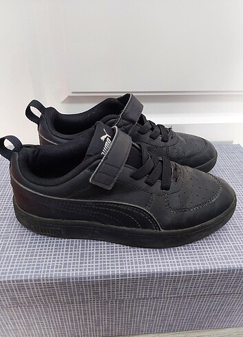 32 Beden siyah Renk Puma spor ayakkabı