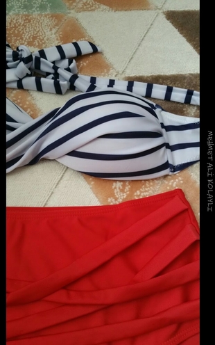 Diğer cizgili bikini