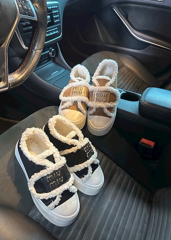 38 Beden beyaz Renk Miu Miu Beyaz Kürklü Platform Spor Ayakkabı