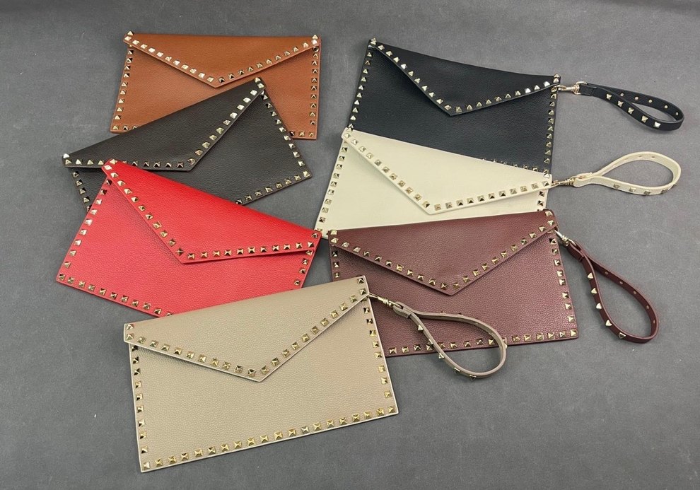 Valentino Garavani Siyah Deri Zımbalı Çanta - Görsel 2