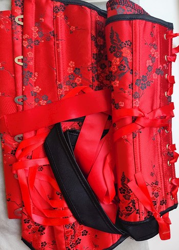 Kırmızı Sakura İşlemeli Gotik Korse - Görsel 6