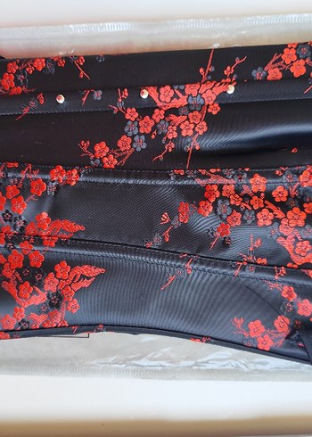 Kırmızı Sakura Çiçeği Desenli Gotik Korse - Görsel 5