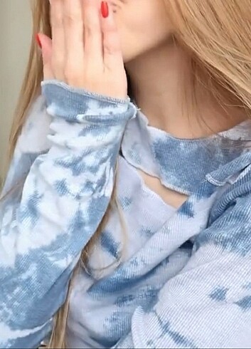 Batik dekolteli parmak geçirmeli bluz