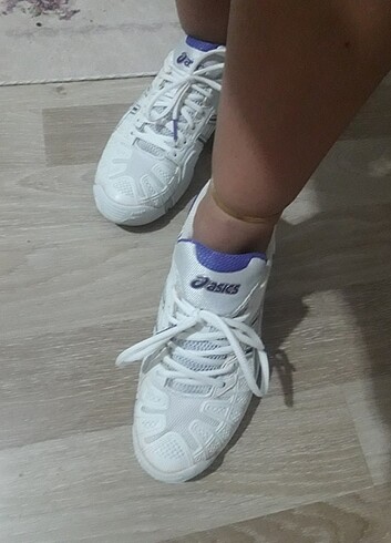 38 Beden beyaz Renk Asics orjinal marka spor ayakkabı