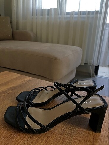 Deichmann Siyah Kemerli Topuklu Sandalet