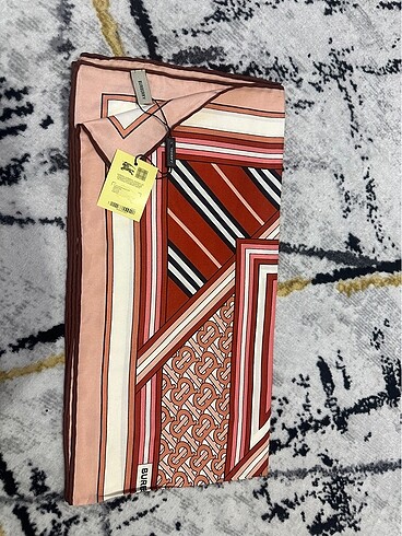 Burberry eşarp ithal aa kalite