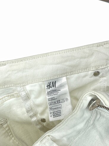 m Beden beyaz Renk Bershka Jean / Kot %70 İndirimli.