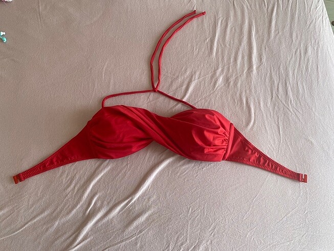 Kırmızı bikini üstü