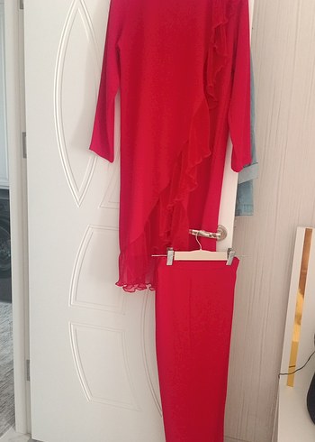 Kırmızı Uzun Kollu Fırfırlı takim Elbise - Görsel 2