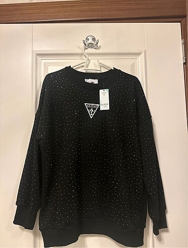 Guess sweatshirt