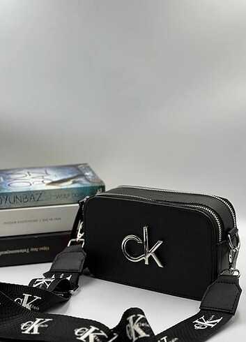 Beden Calvin Klein siyah askılı çanta
