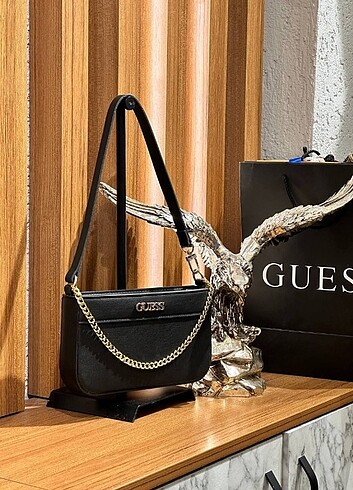 Guess siyah zincirli baget çanta 