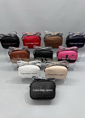 Diğer Calvin Klein siyah askılı çanta
