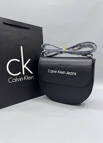 Calvin Klein siyah askılı çanta 