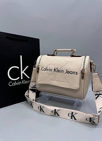 Calvin Klein krem askılı çanta 