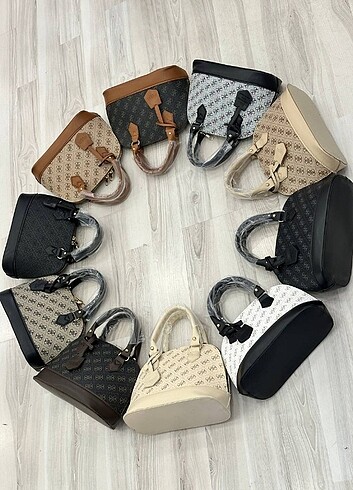 Guess Guess krem askılı kol çantası